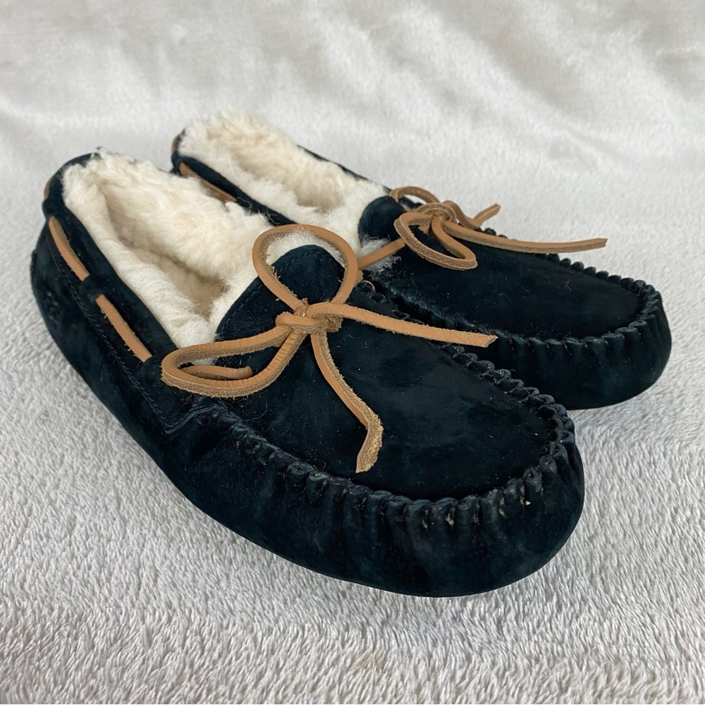 UGG Dakota Women's Moc Slippers Size 5 Black Suede Sheepskin Slip On NEW